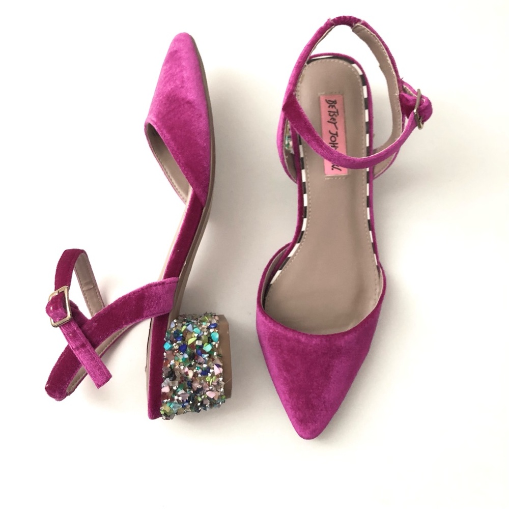 💖Betsey Johnson💖 Fuchsia Velvet Pointed Toe Block Heels